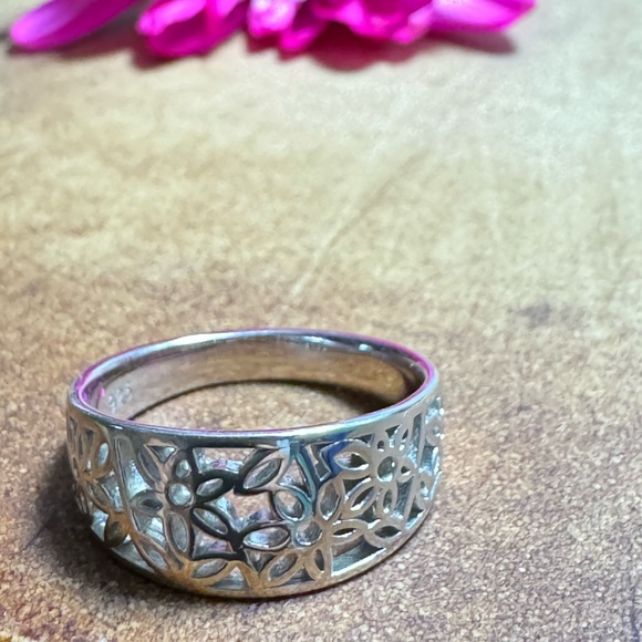 925 Sterling silver ring Size 8 - Picture 5 of 7